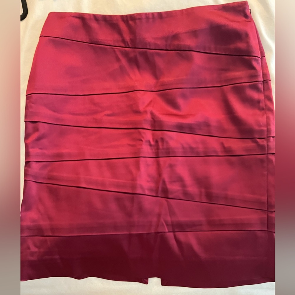 Fabulous, form fitting Wine satin pencil skirt size 12 White House Black Market.